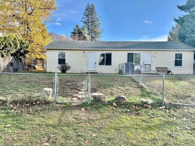 Primary Photo - 6916 N Normandie St