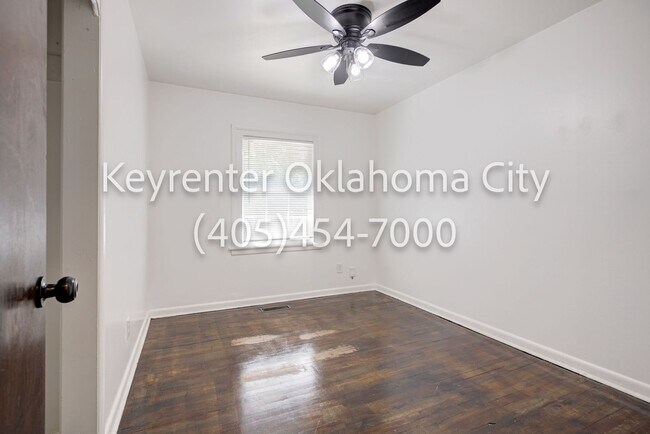 Building Photo - 1524 Rowena Ln