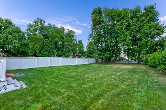 Building Photo - 3 Hawthorne St