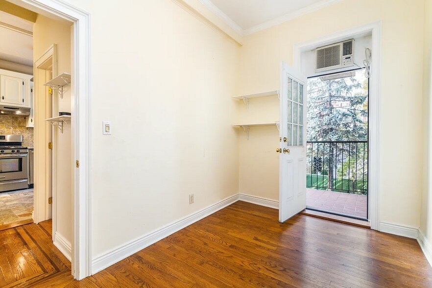 Building Photo - 300 Eckford St