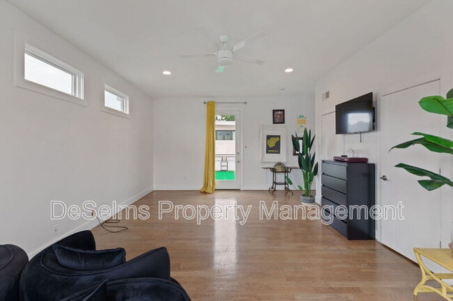 Building Photo - 807 13th Ave S