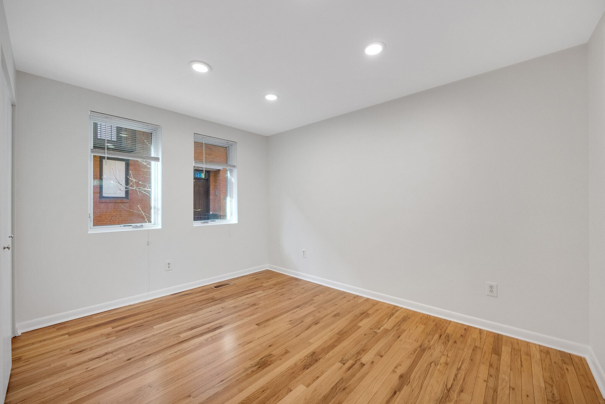 Building Photo - 220 S Sartain St
