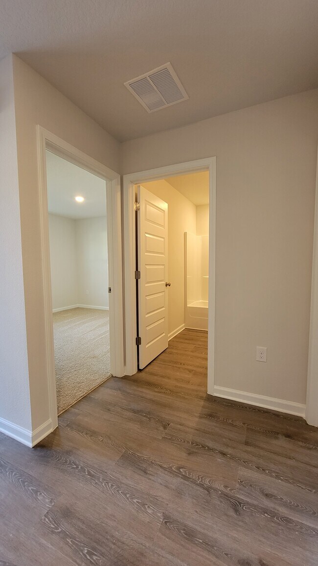 Building Photo - 5402 Peach Dr