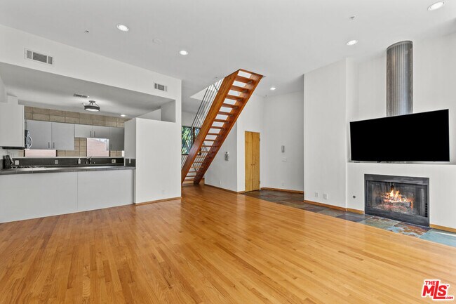 Building Photo - 343 Rennie Ave