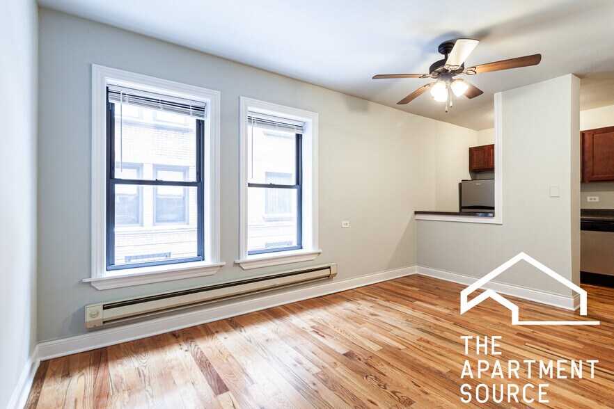 Building Photo - 809 W Cornelia Ave