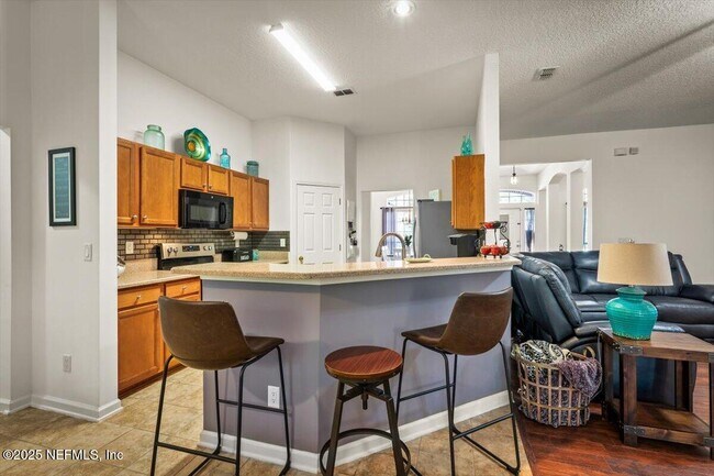 Building Photo - 86198 Meadowwood Dr