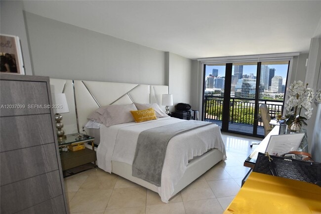 Building Photo - 540 Brickell Key Dr