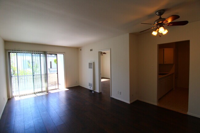 Building Photo - 11070 Strathmore Dr