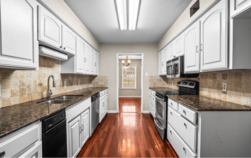 Building Photo - 11 Rock Creek Dr