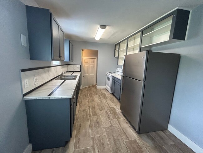 Building Photo - Must See!