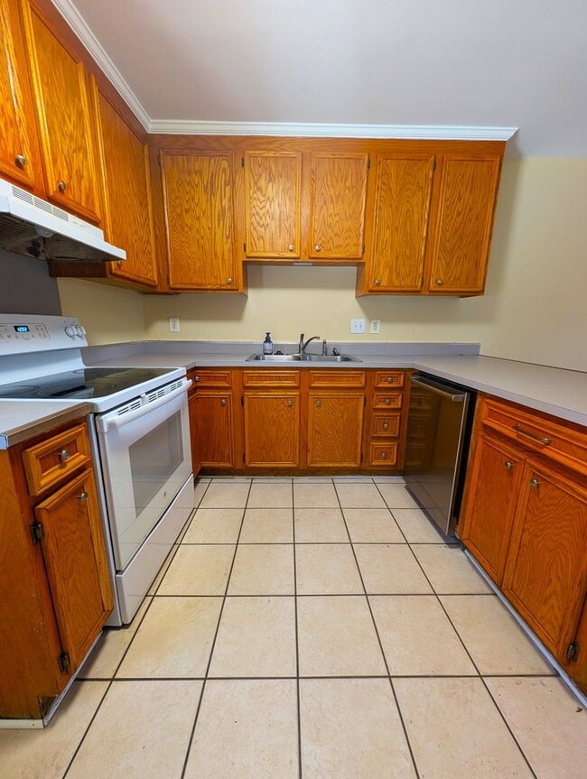 Building Photo - Downtown Cornelius! Minutes from Lake Norman!  2 Bedroom Duplex!  Lawn Care Included!