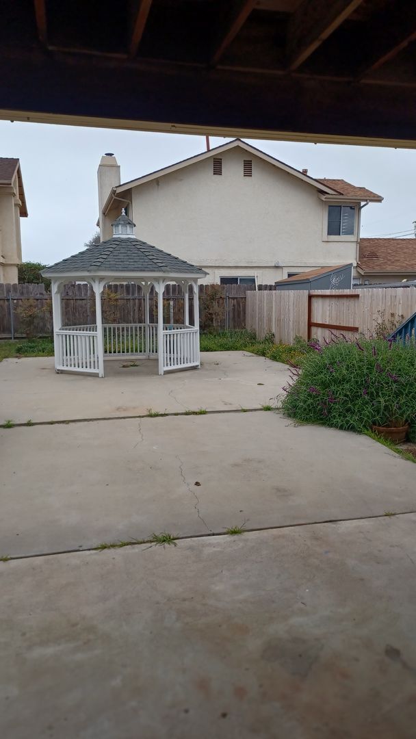 Building Photo - Single Level, Ground Floor, 3 Bed/1 Bath A...