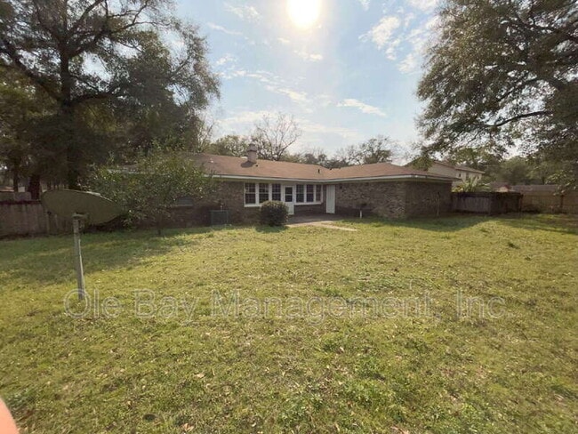 Building Photo - 613 Vaughn Dr N