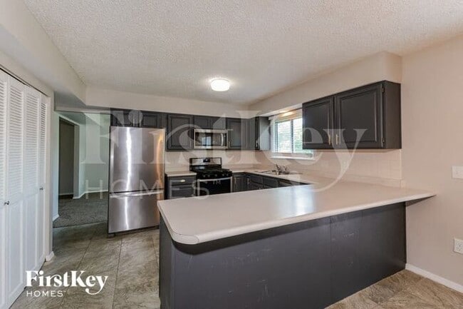 Building Photo - 15 Parkwood Dr