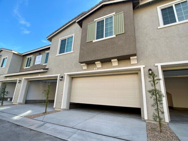 Building Photo - LOVELY TOWNHOUSE FOR RENT - GATED 3 BED 3 ...