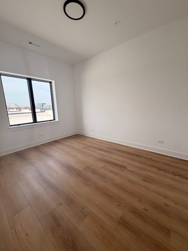 Building Photo - 1320 S Ashland Ave