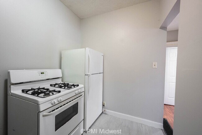 Building Photo - "Cozy 1-Bedroom Gem in Kokomo's Heart – Id...