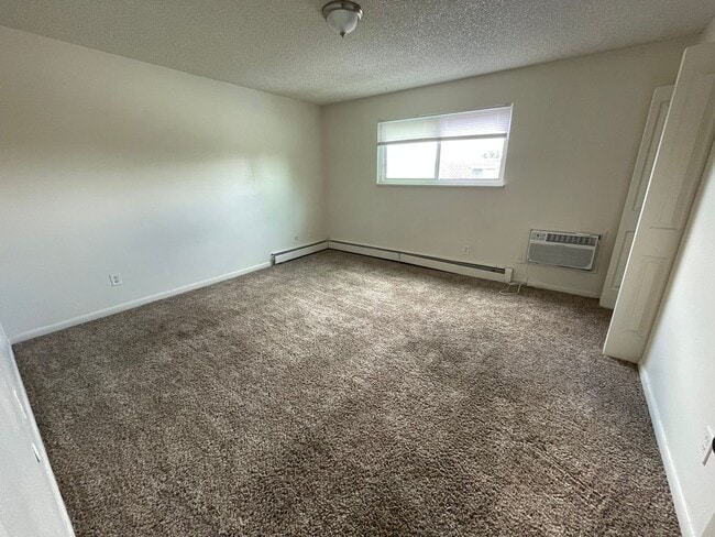 Building Photo - 736 37th Ave