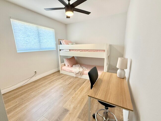 Building Photo - 53560 Avenida Herrera