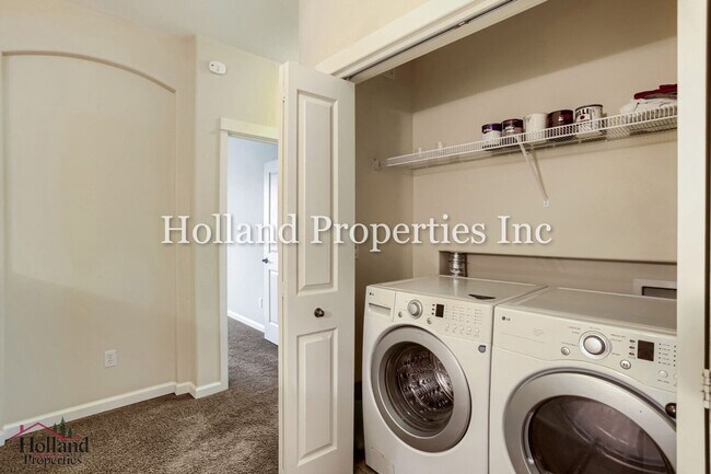 Building Photo - 4949 SW 141st Ave