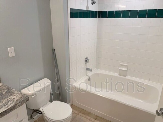 Building Photo - 5110 Bay Club Cir