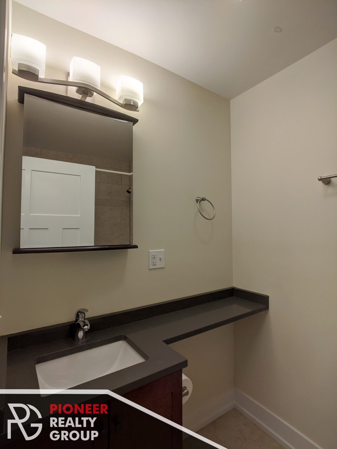 Building Photo - 557 W Arlington Pl