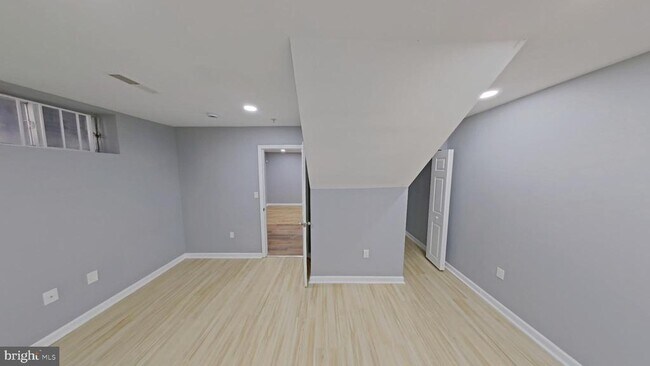 Building Photo - 1831 W Diamond St