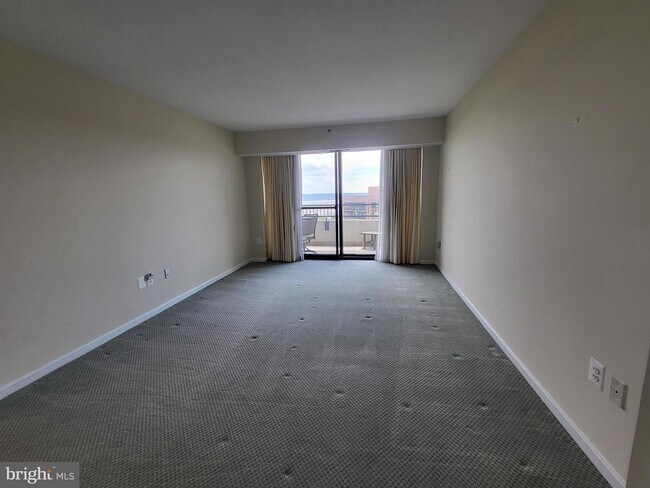 Building Photo - 1300 Crystal Dr