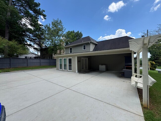 Building Photo - 965 Bass Ct N W