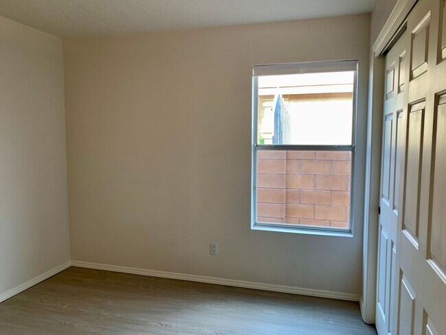 Building Photo - Lovely 3 Bedroom, 2 Bath In The NW!