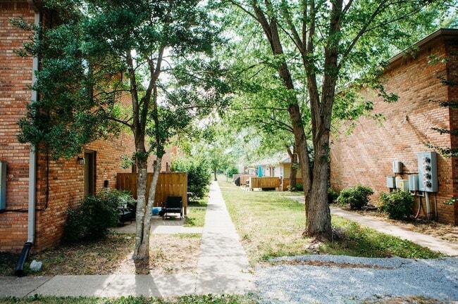 Building Photo - 124 Ballygar St