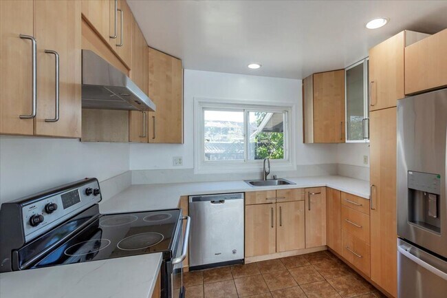 Building Photo - Terrific Sunnyvale Home