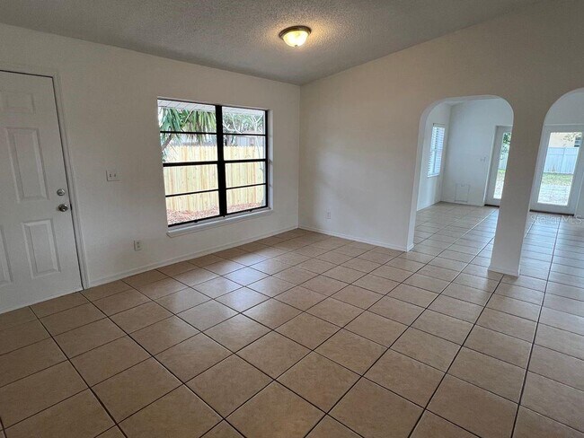 Building Photo - 2773 Cypress Dr