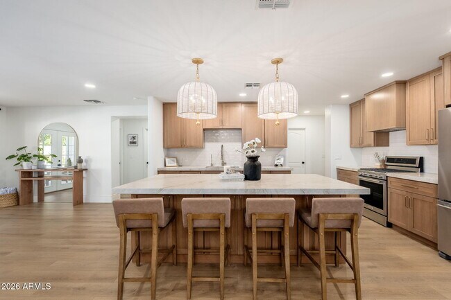 Building Photo - 4030 E Fairmount Ave