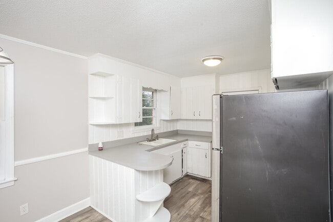 Building Photo - 890 Griffin St