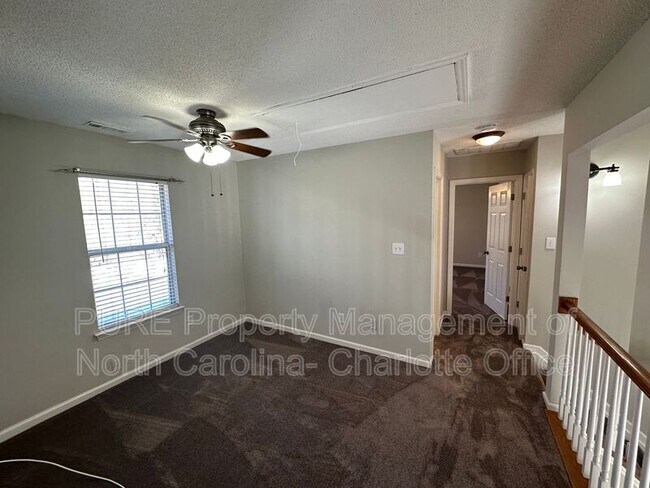 Building Photo - 12115 Landing Green Dr