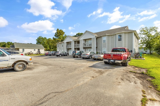 Building Photo - 406 N Dickerson St