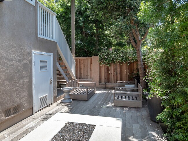 Building Photo - Exquisite Tree Section Home