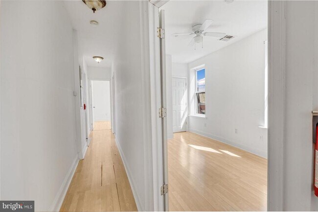 Building Photo - 3001 W Girard Ave