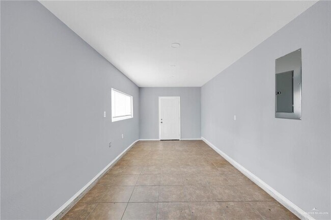 Building Photo - 28 Silver Oak Ave