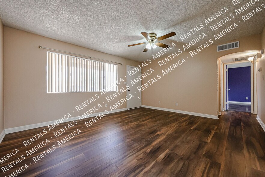 Building Photo - 1117 W Auburn Dr