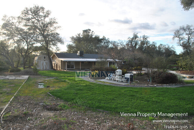 Building Photo - 7457 Shadow Oaks Ln