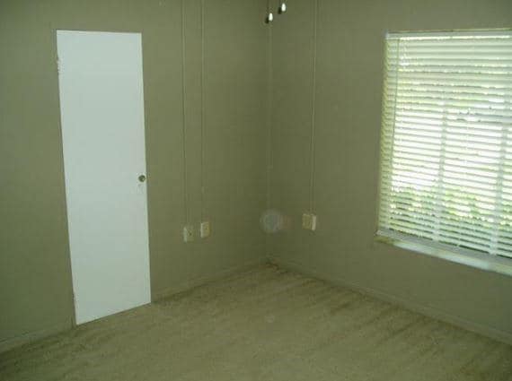 Building Photo - 825 Harris Ave