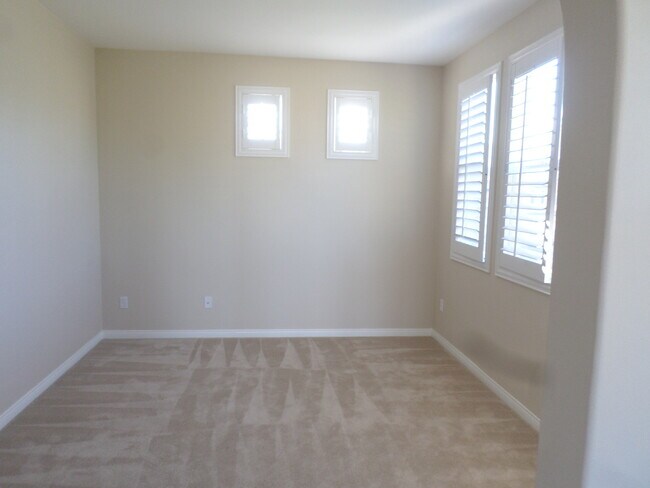 Building Photo - Gorgeous 4 bedroom 2.5 bath Temecula Home ...
