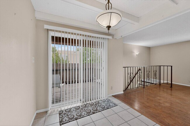 Building Photo - NE Affordable 2/BD 1/BA 1/CG 2nd Story NE Condo