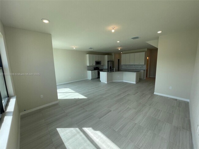 Building Photo - 2112 Appleton Cir S