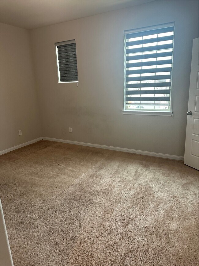 Building Photo - 1617 Darwin Cedar Dr