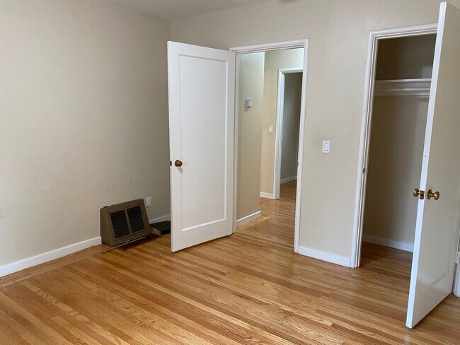 Building Photo - 619 Poirier St