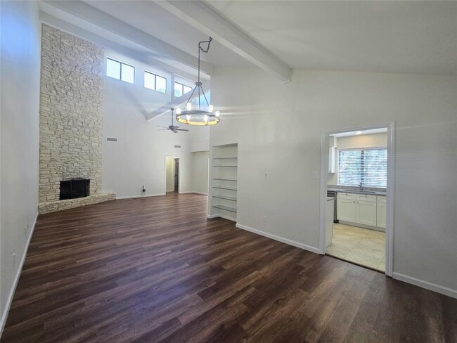 Building Photo - 3000 Maywood Cir