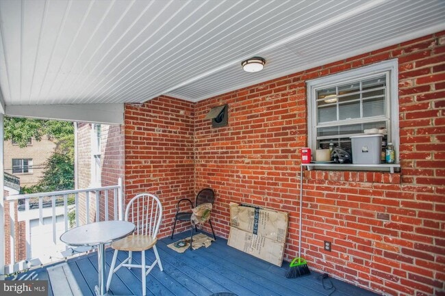 Building Photo - 904 N Ivy St